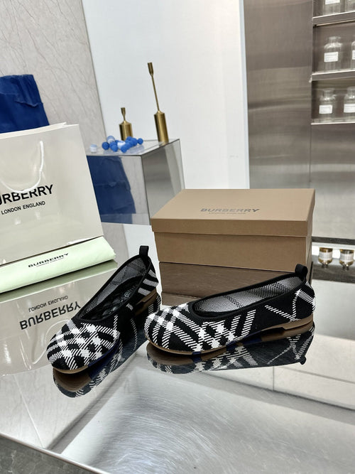 Burberry Classic Check Flats Black White in Fabric 729741