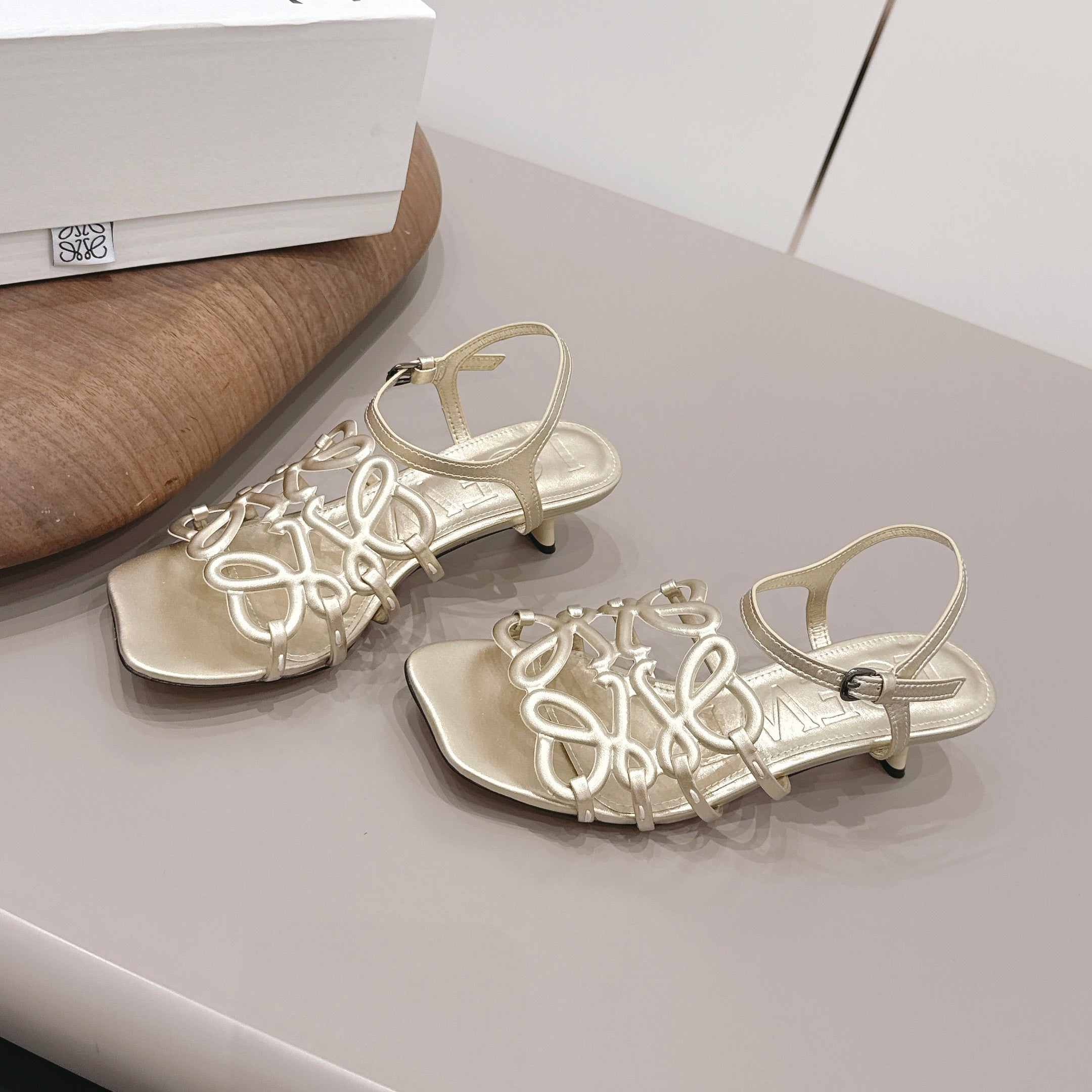 Loewe 26 Sandal 50 Champagne Metallic in Sheepskin 738803