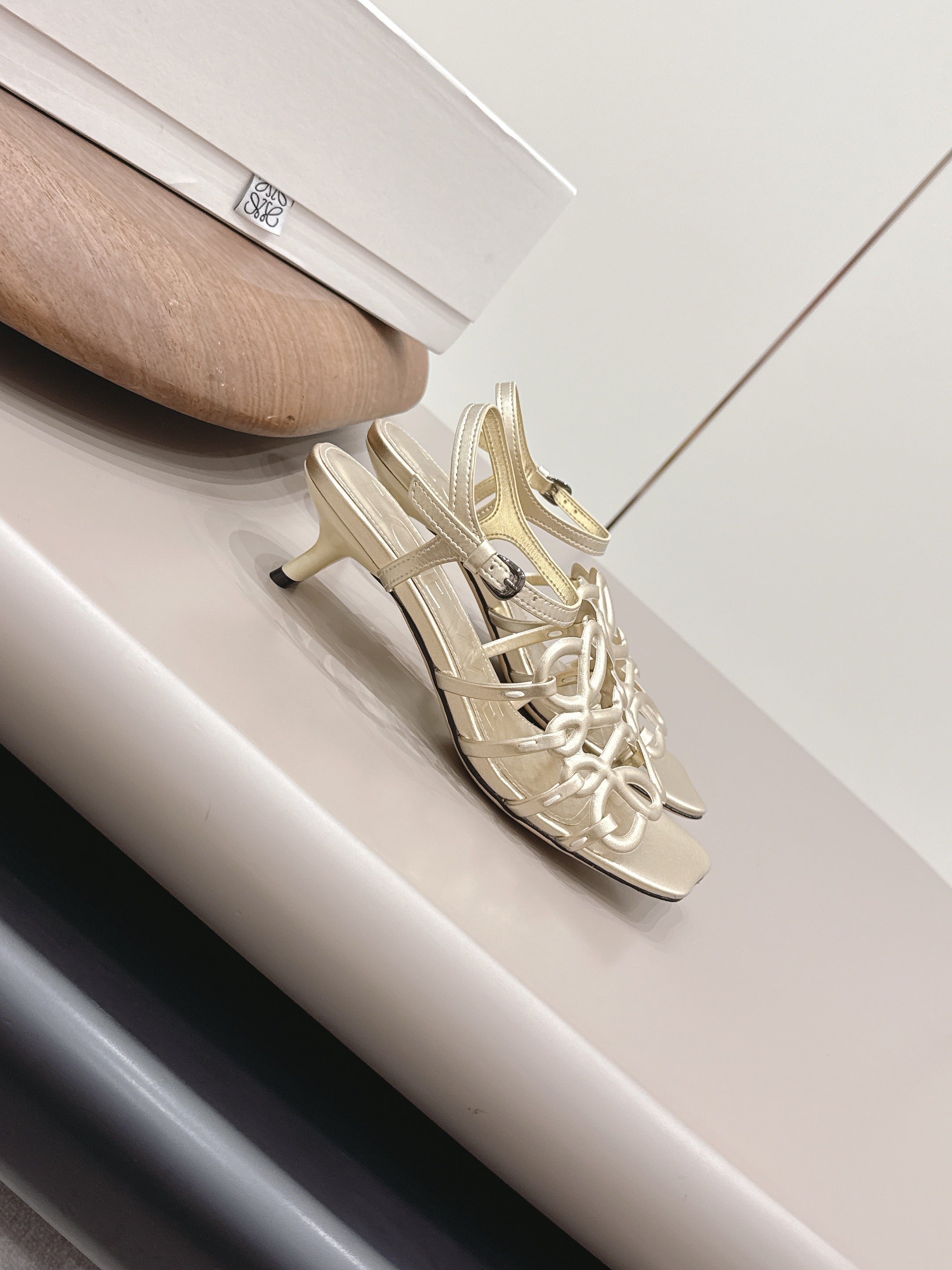 Loewe 26 Sandal 50 Champagne Metallic in Sheepskin 738803