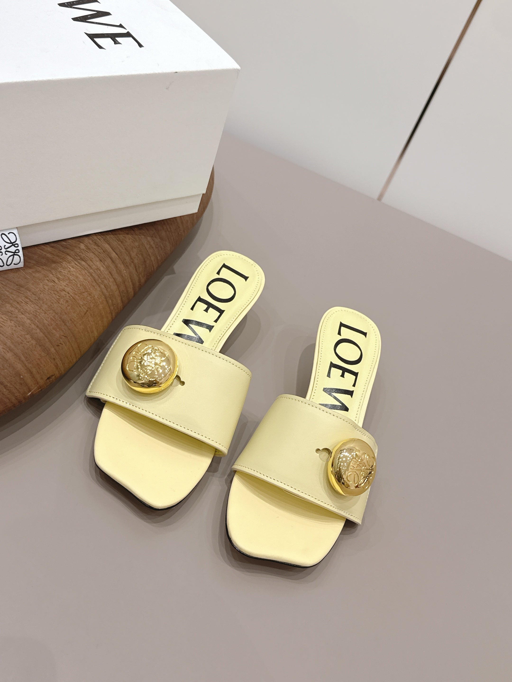Loewe 26 Sandal 45 Light Yellow in Sheepskin 738734