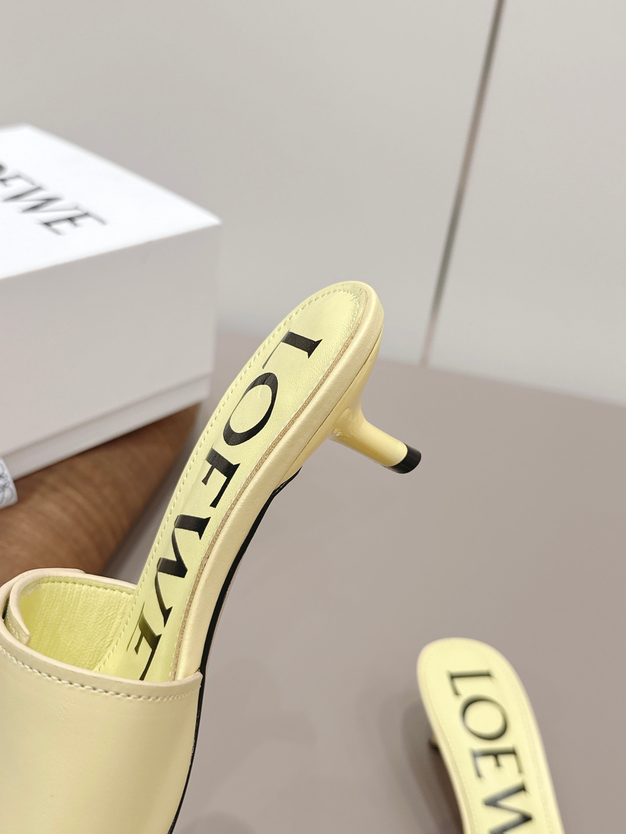 Loewe 26 Sandal 45 Light Yellow in Sheepskin 738734