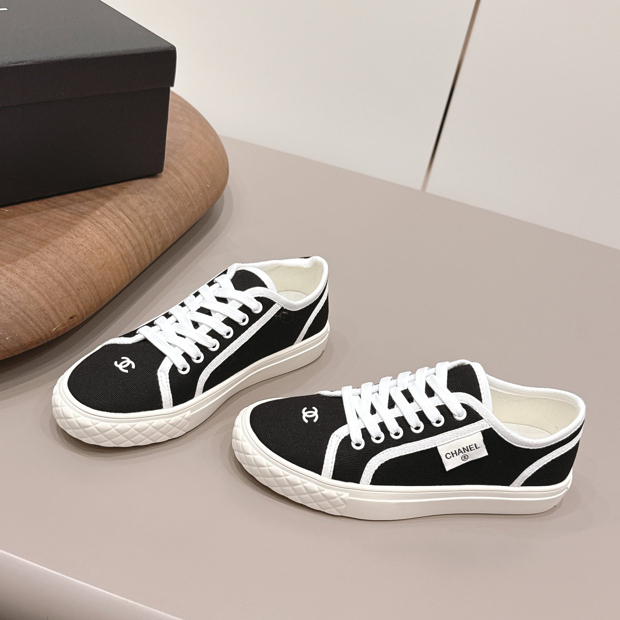Chanel 26 Round Toe Color Block Black White in Canvas 739431