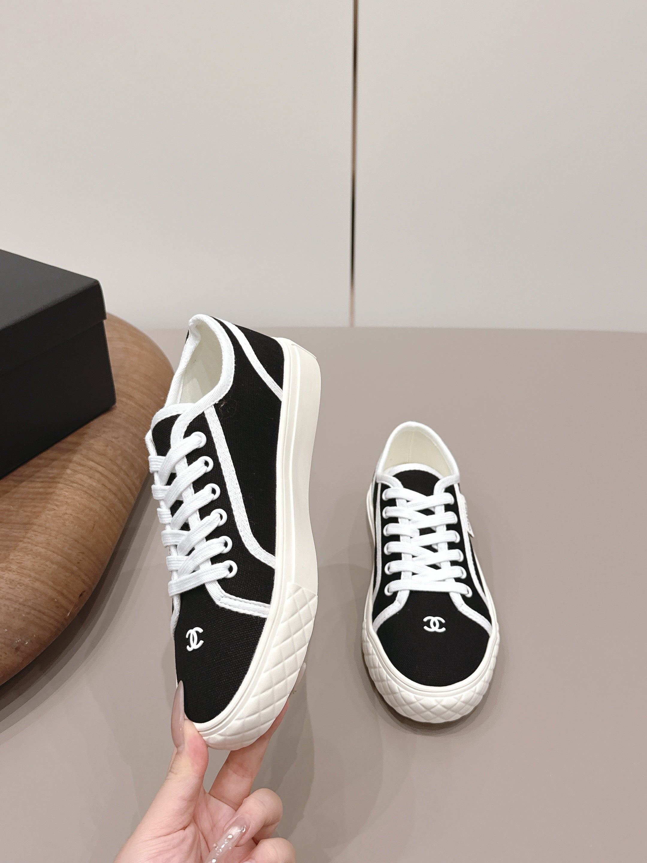 Chanel 26 Round Toe Color Block Black White in Canvas 739431