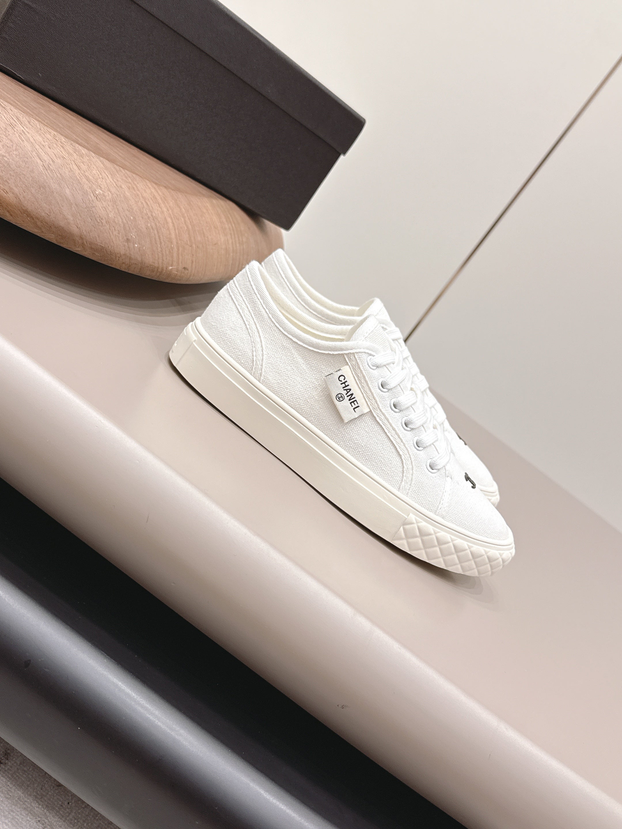 Chanel 26 Round Toe Color Block White in Canvas 739430