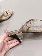 Gucci 26 Round Toe Flip-Flops 60 Brown in Jacquard Fabric 739378
