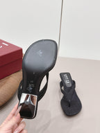 Gucci 26 Round Toe Flip-Flops 60 Black in Jacquard Fabric 739375