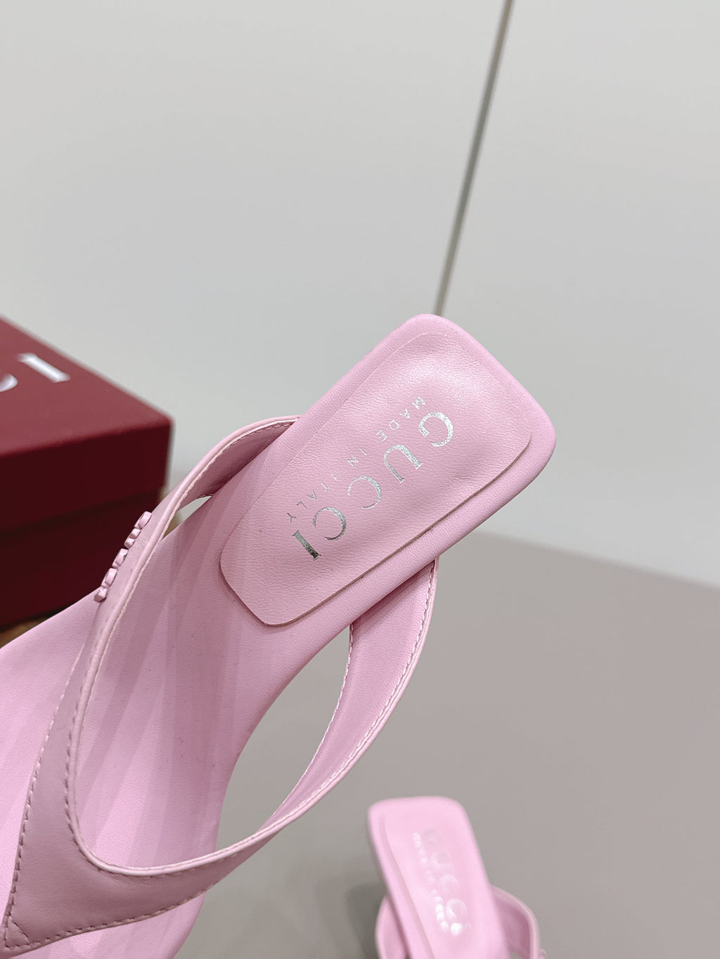 Gucci 26 Round Toe Flip-Flops 60 Pink in Sheepskin 739374