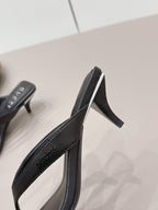 Gucci 26 Round Toe Flip-Flops 60 Black in Sheepskin 739371