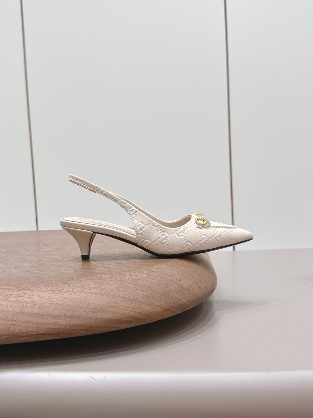 Gucci 26 Slingback 45mm Embossed Single Ivory in Lamskin 739363