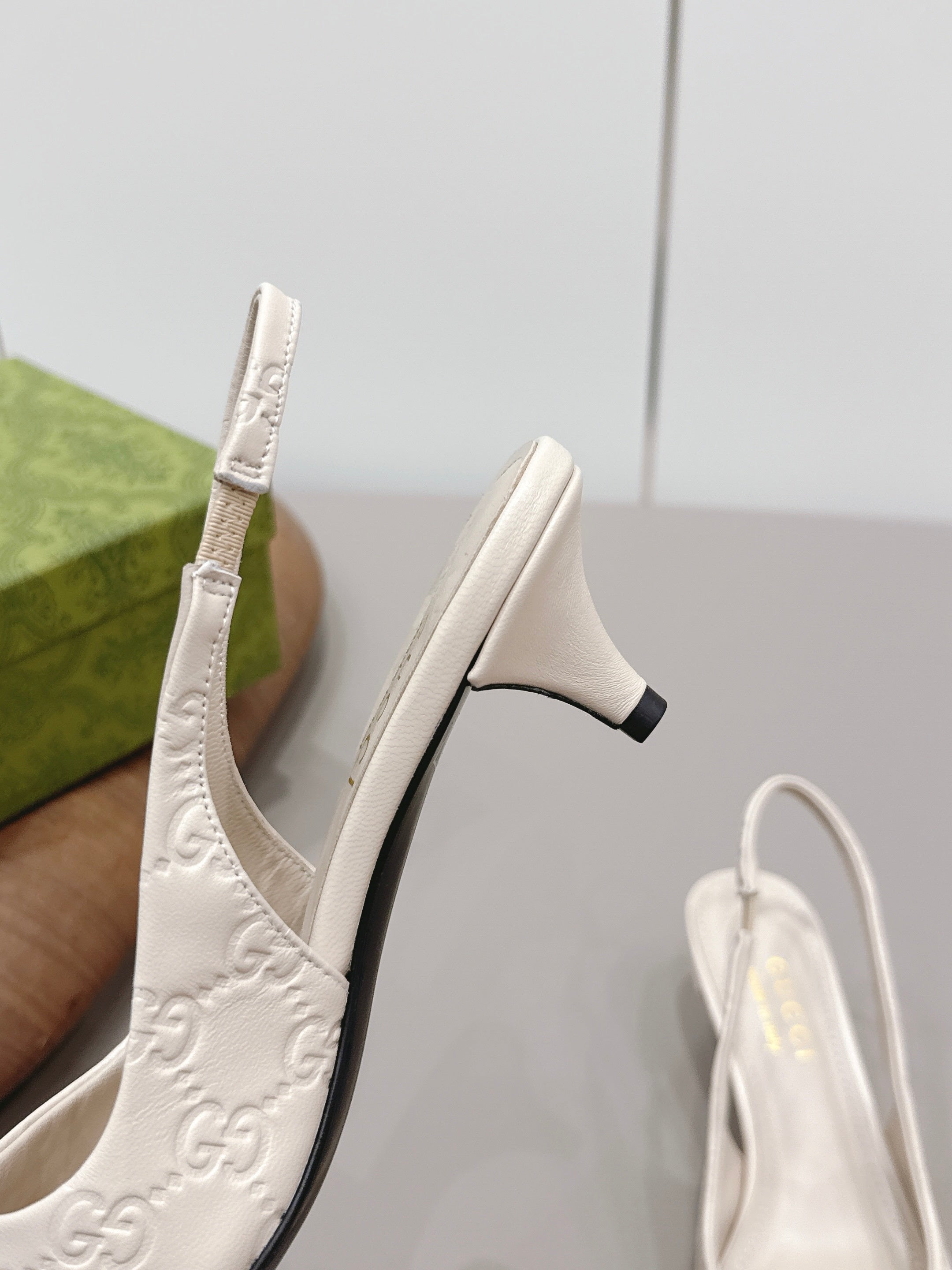 Gucci 26 Slingback 45mm Embossed Single Ivory in Lamskin 739363