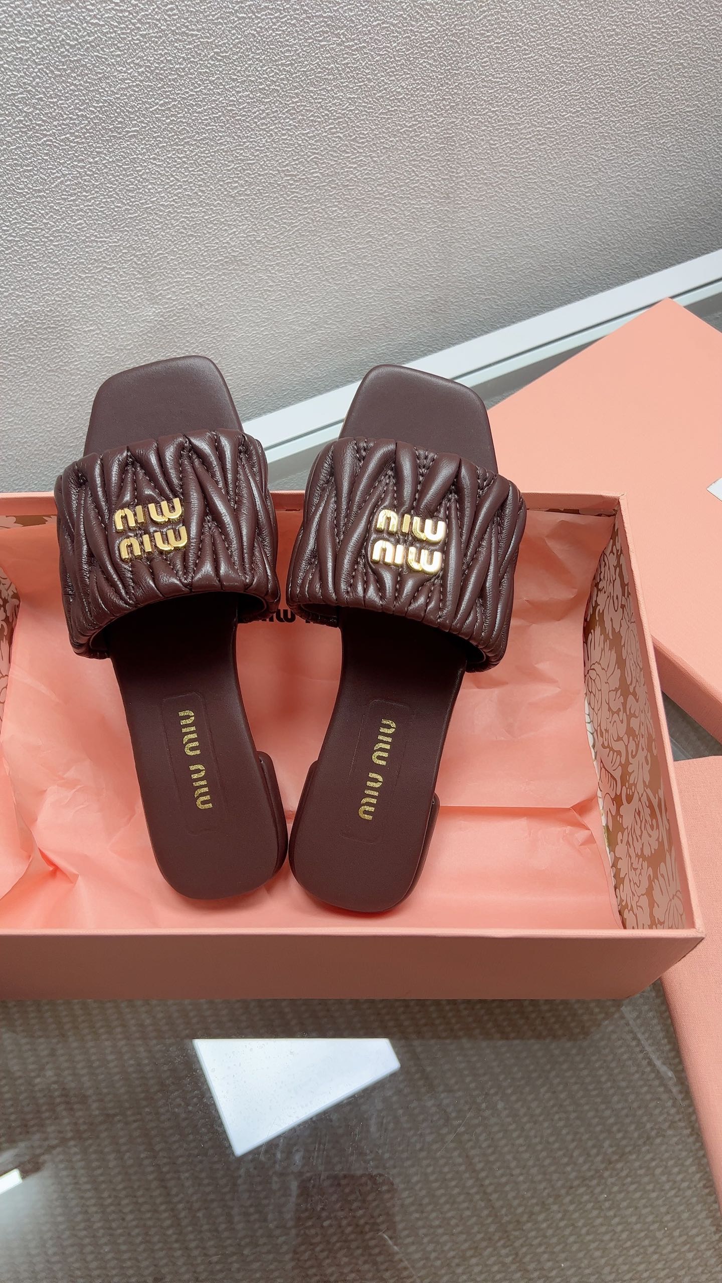 Miu Sandal Brown Matelassé Leather 739549