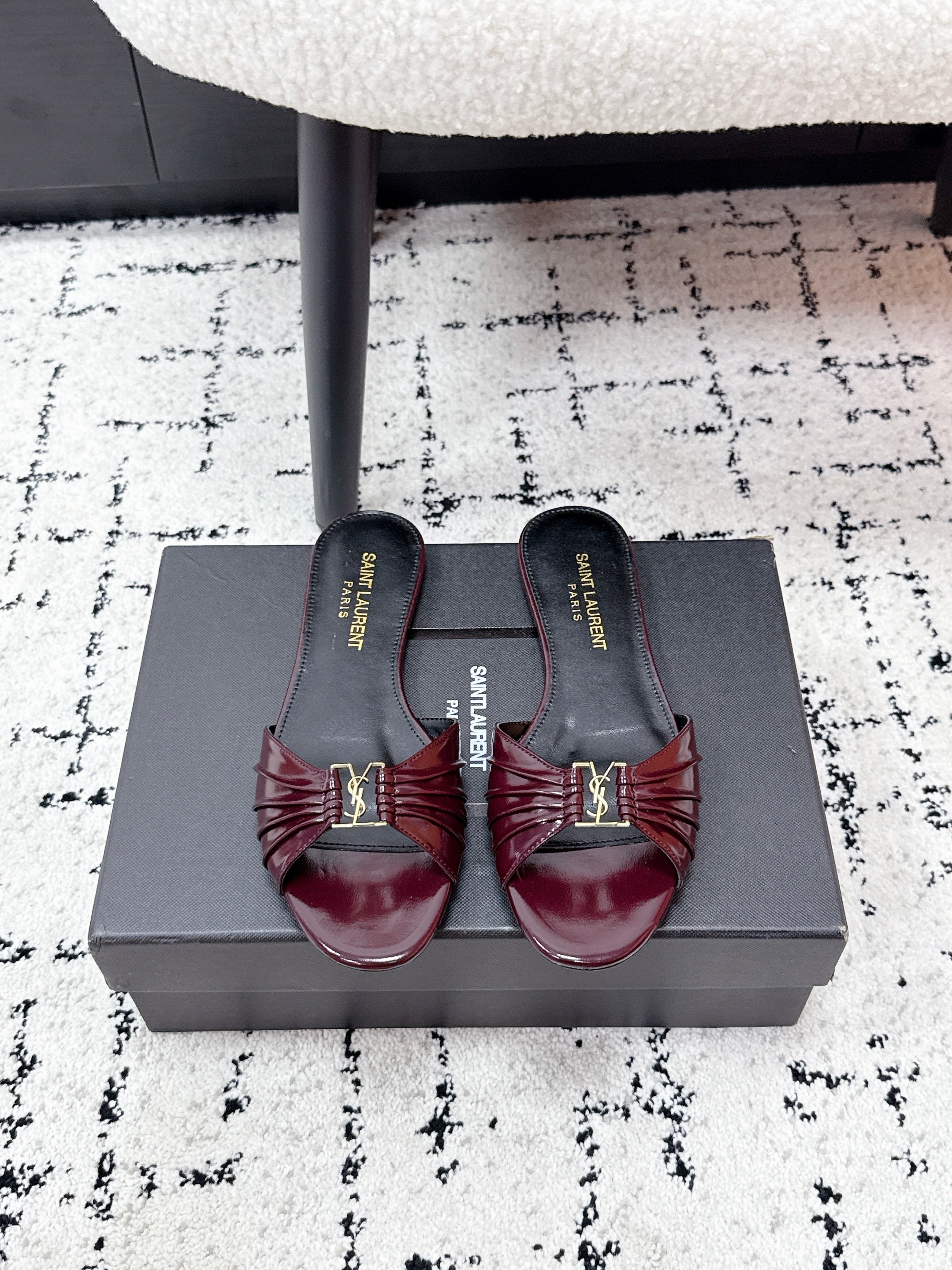 YSL Babylone Slides Burgundy in Cowhide 743657