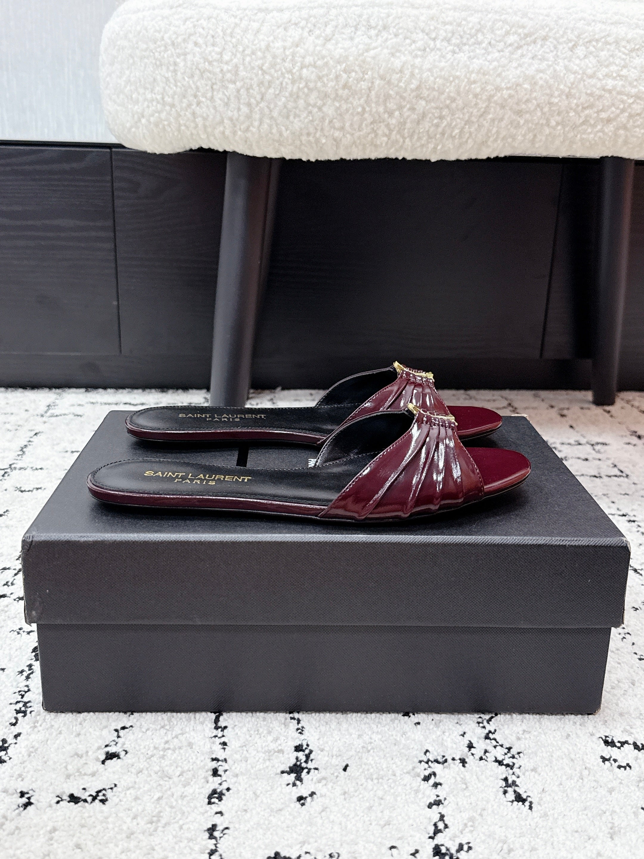 YSL Babylone Slides Burgundy in Cowhide 743657