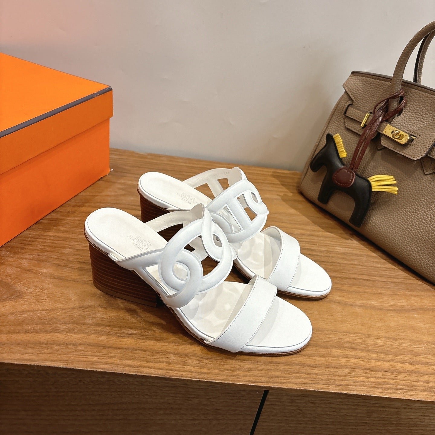 HM  Sandal 60 White in Calfskin 743964