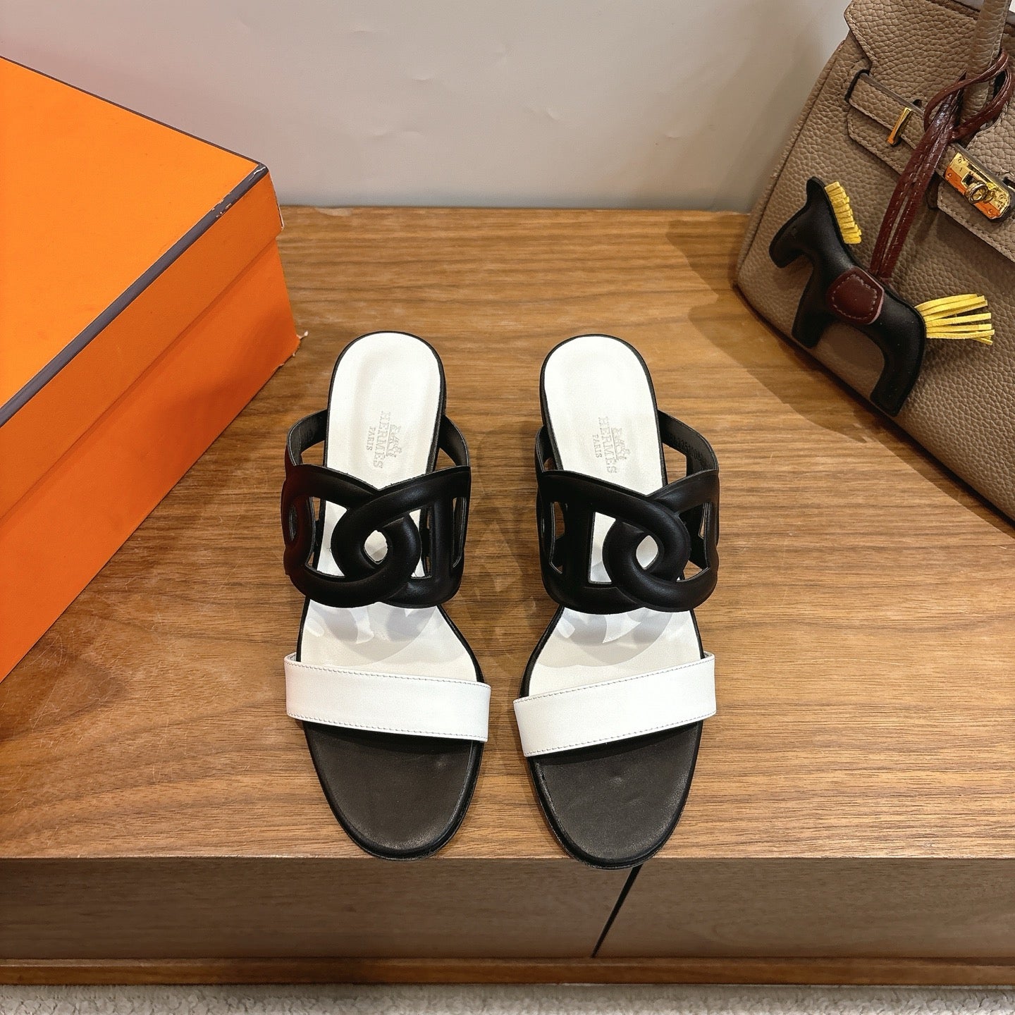 HM  Sandal 60 Black White in Calfskin 743966