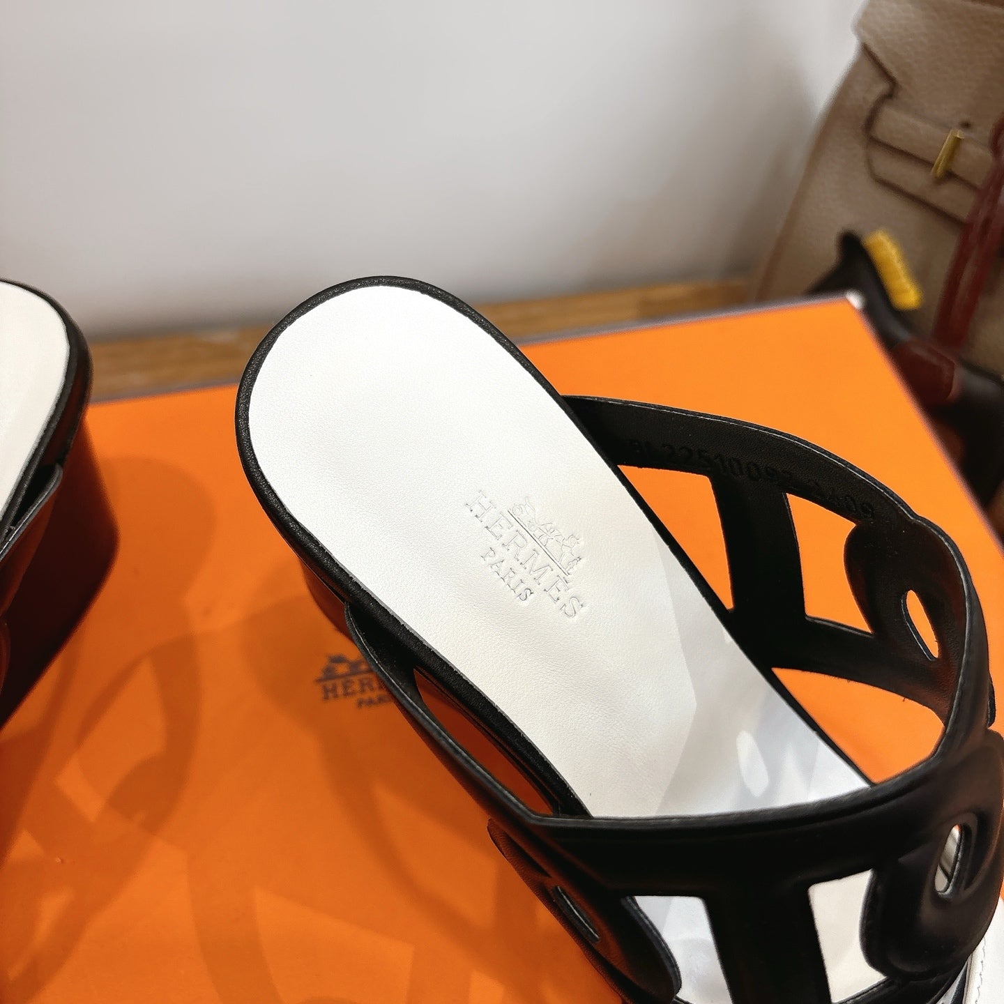 HM  Sandal 60 Black White in Calfskin 743966