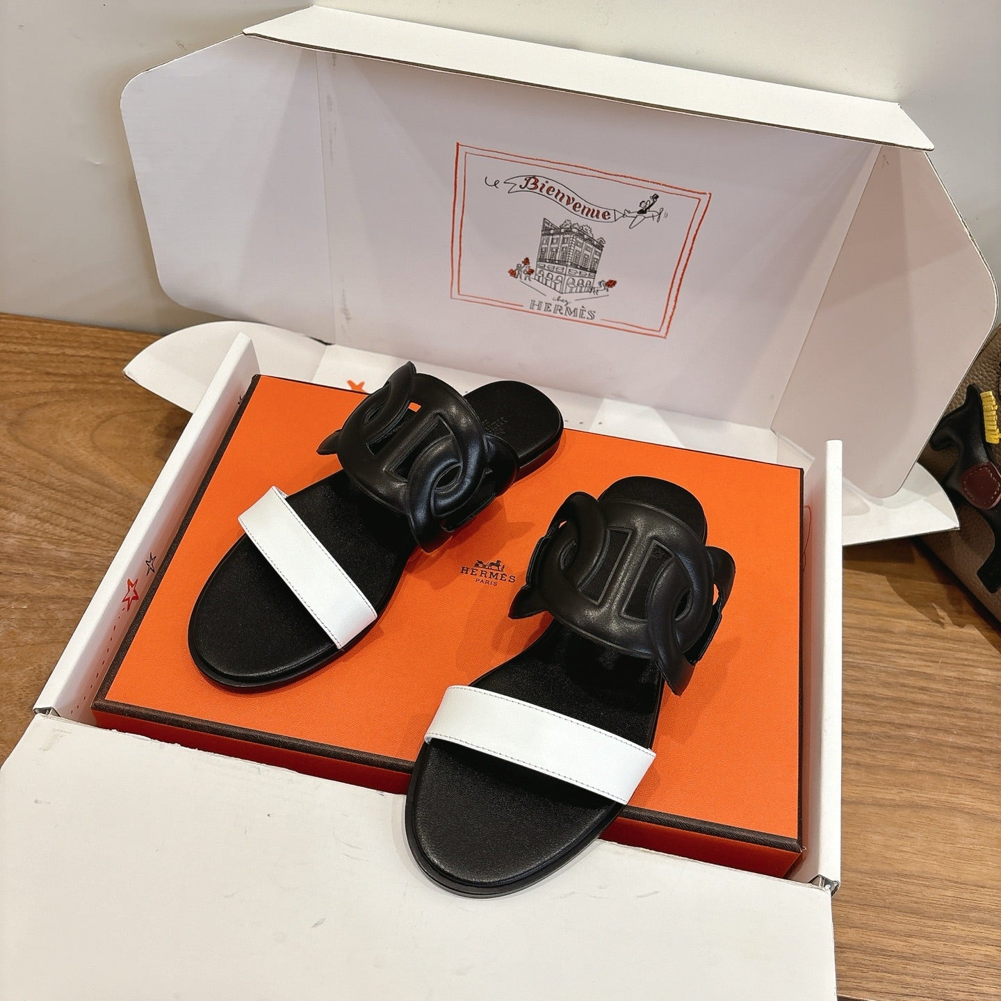 HM  Sandal Black White in Calfskin 743978