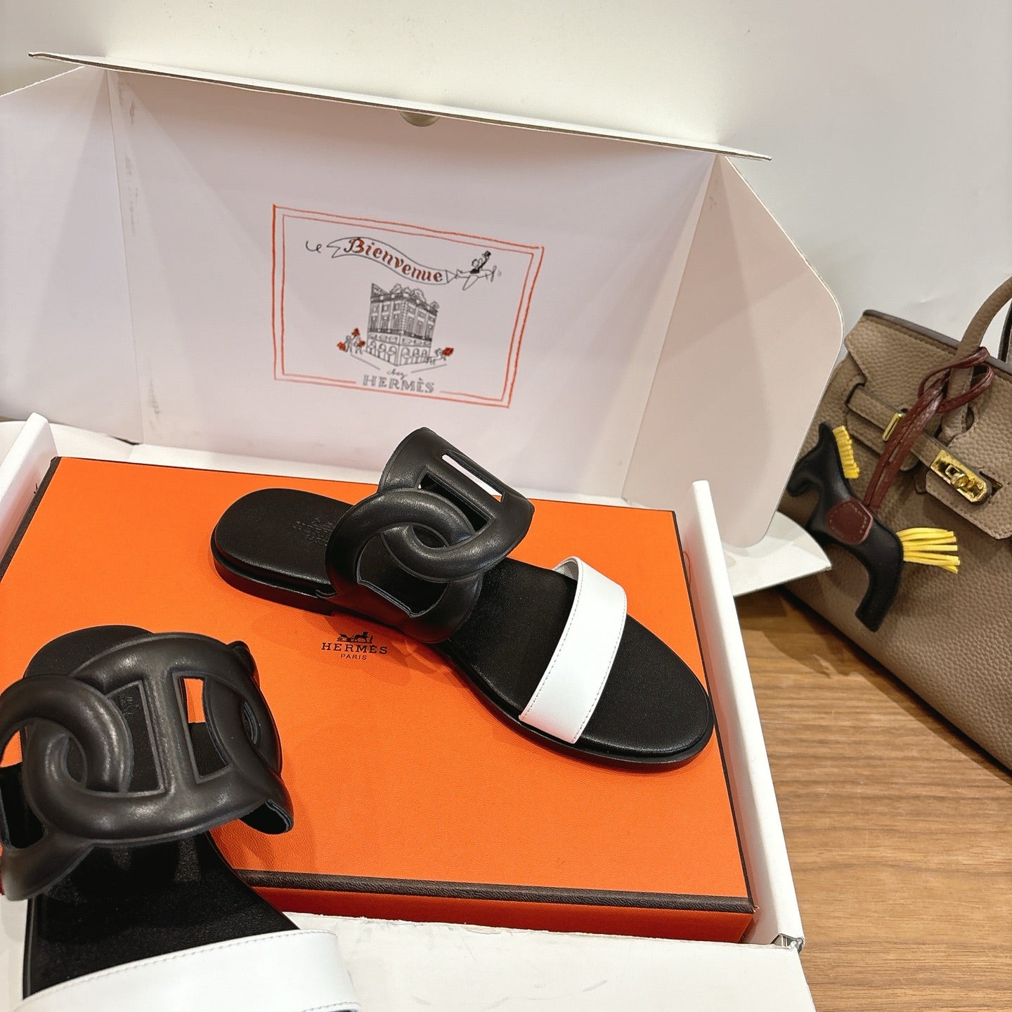 HM  Sandal Black White in Calfskin 743978