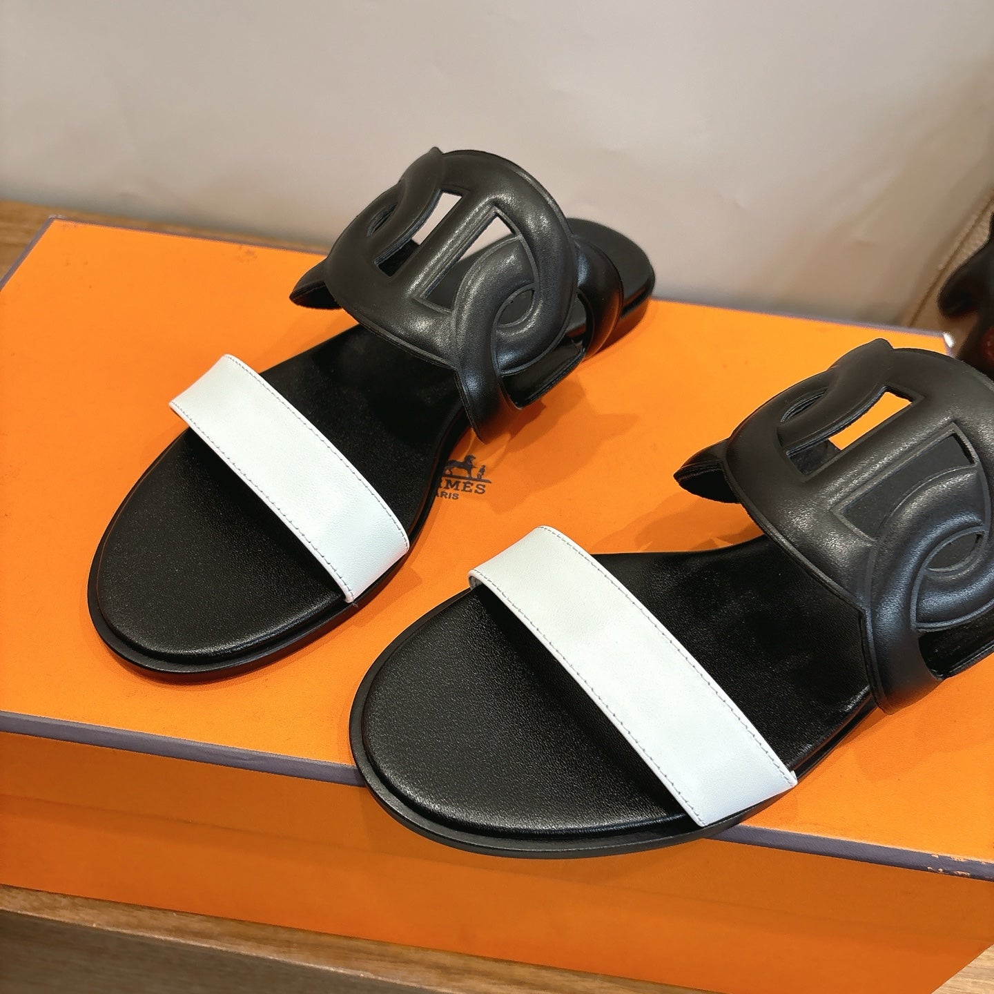HM  Sandal Black White in Calfskin 743978