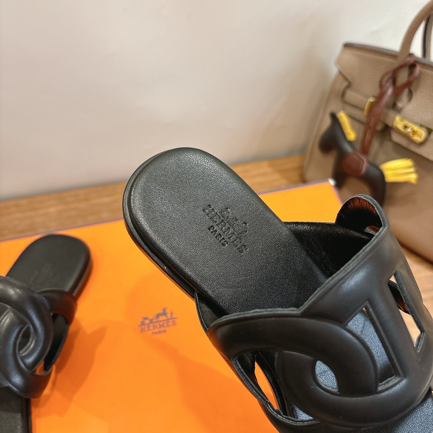 HM  Sandal Black White in Calfskin 743978