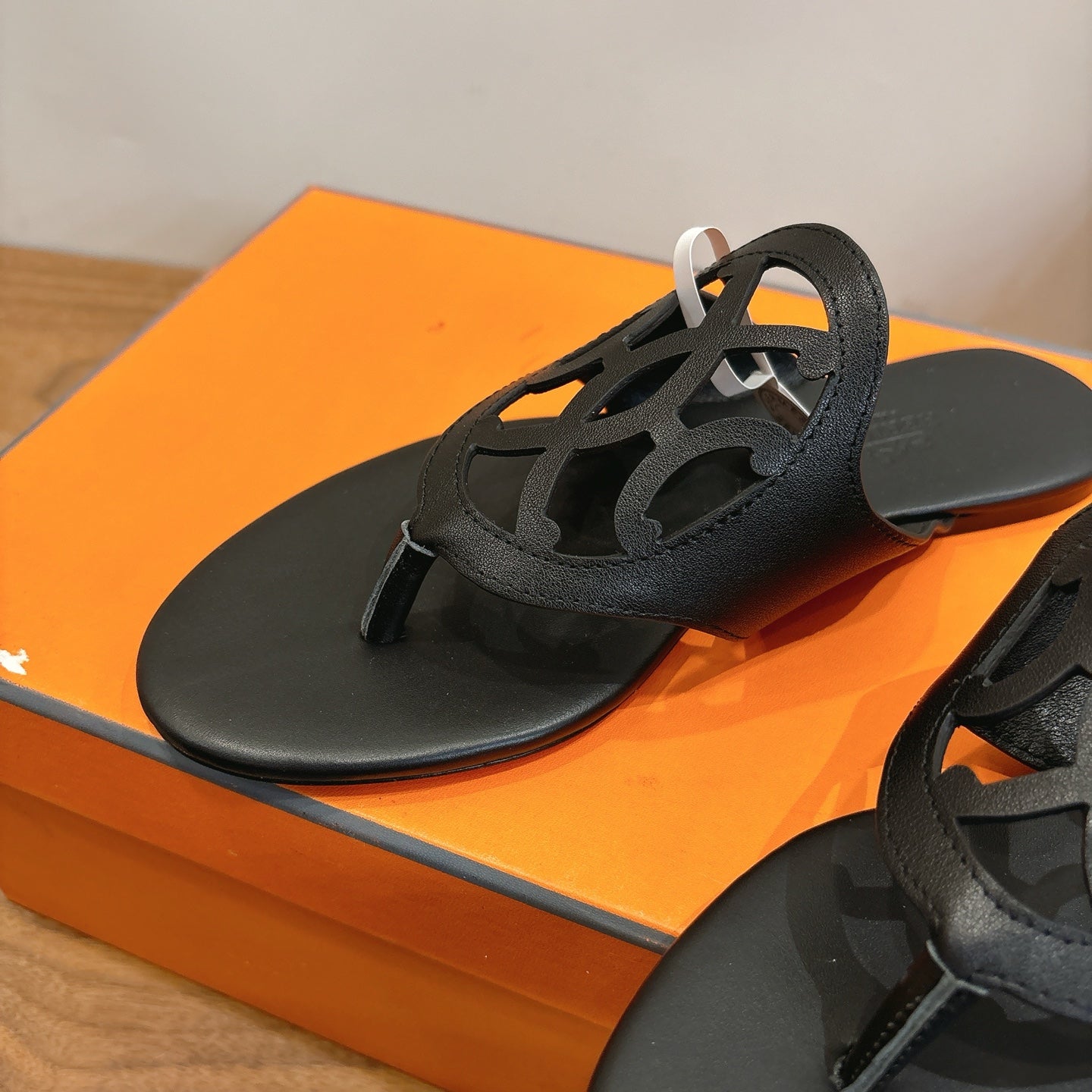 HM Mage Sandal Black in Calfskin 744045
