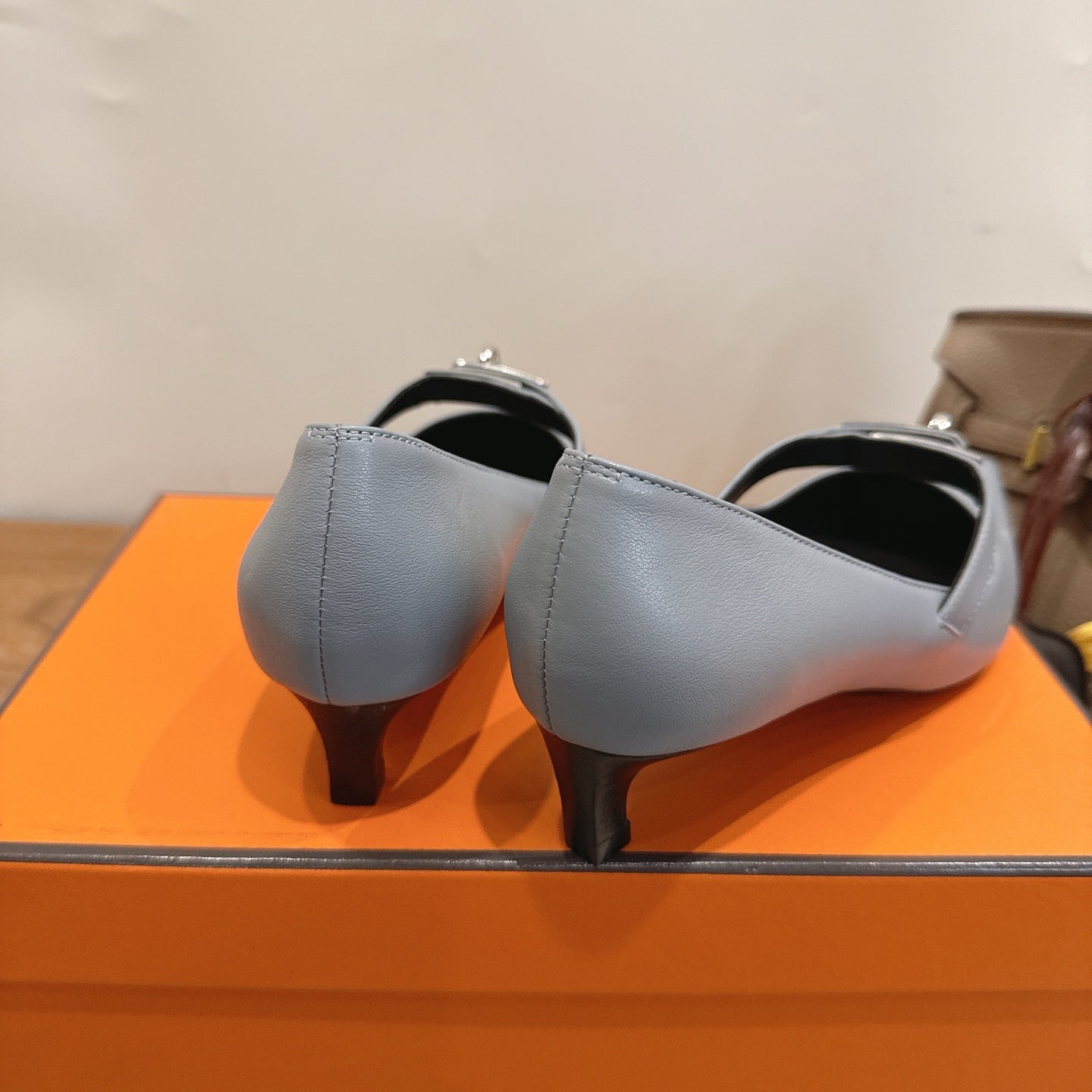 HM 26 Majeste 45 Pump Gray in Cowhide 744122
