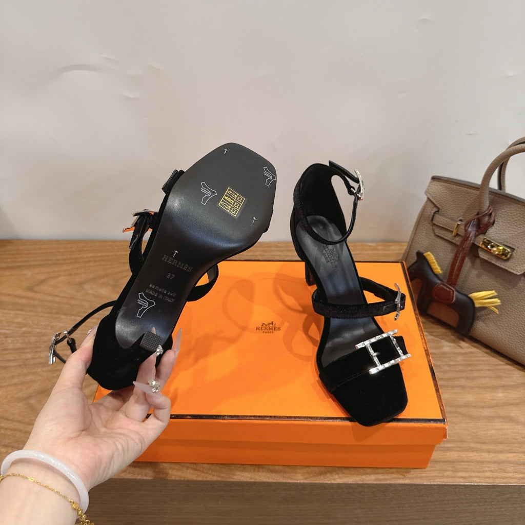 HM Liv Sandal 10.5 Black in Velvet 744072