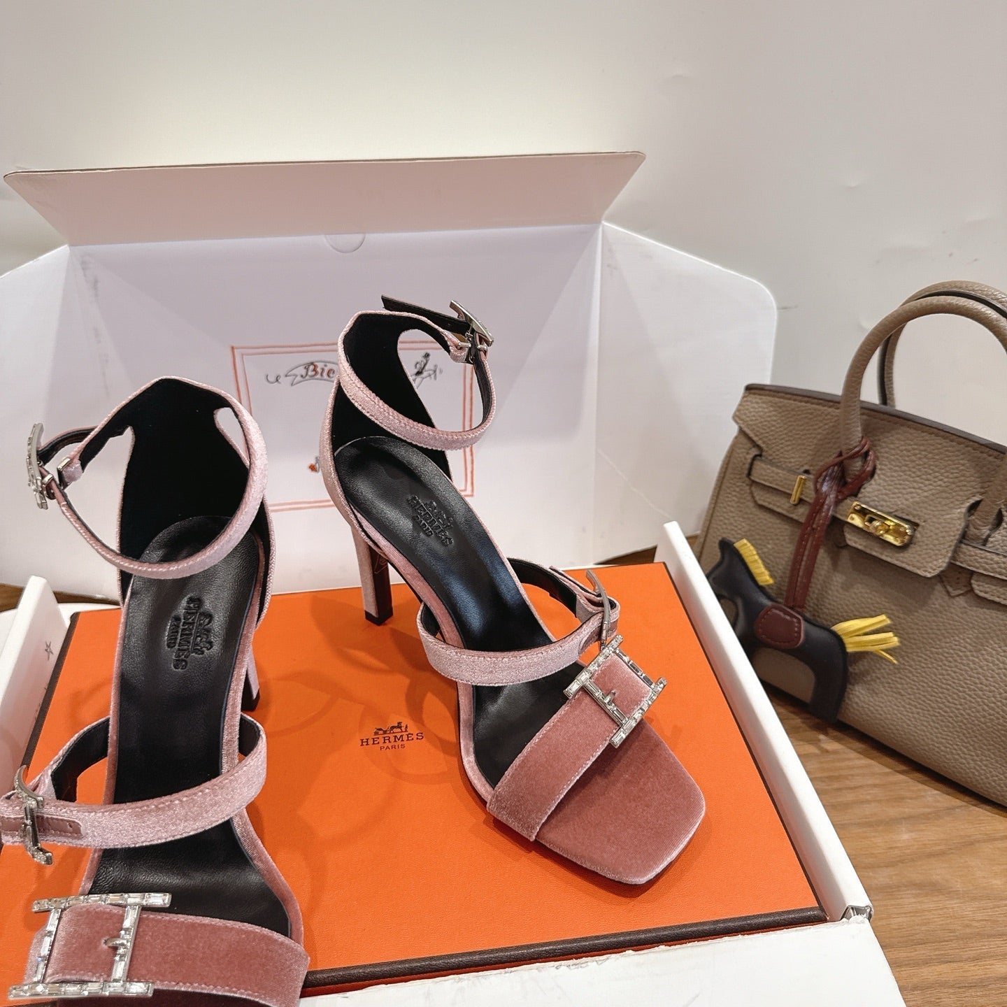 HM Liv Sandal 10.5 Brown in Velvet 744073