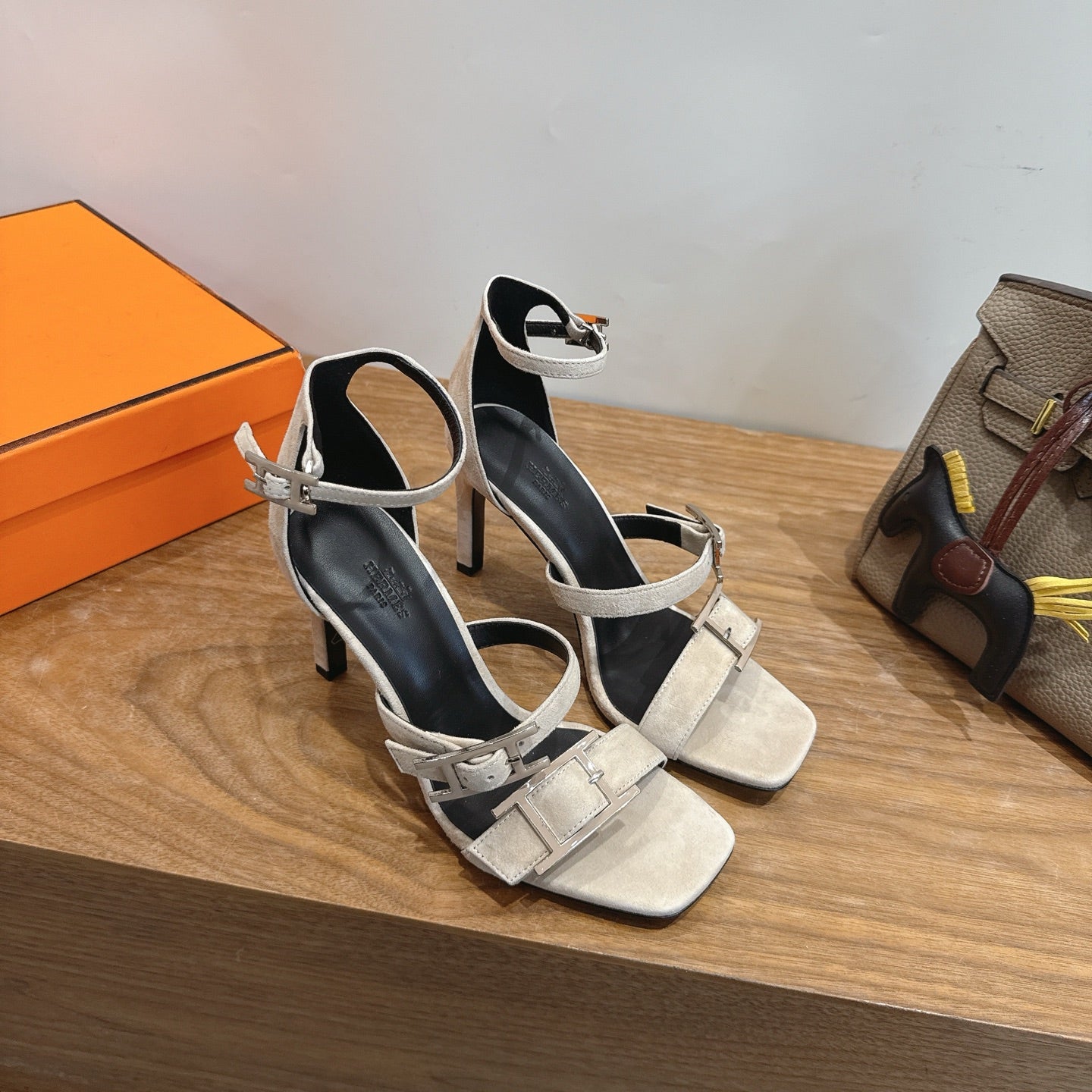 HM Liv Sandal 10.5 Beige in Deerskin 744075