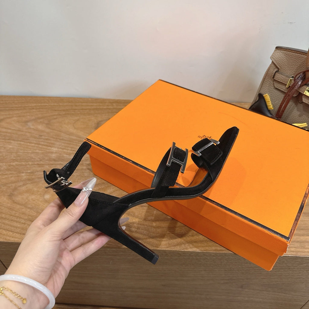 HM Liv Sandal 10.5 Black in Velvet 744077