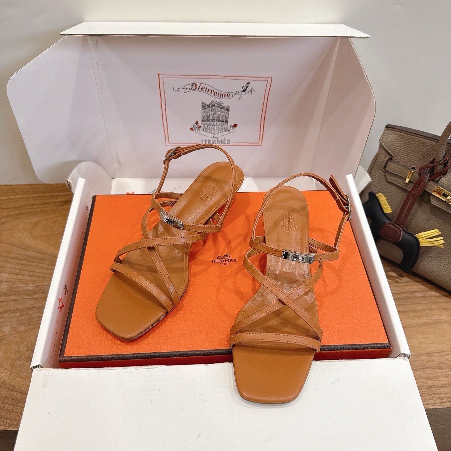 HM  June Sandal Brown in Cowhide 744048