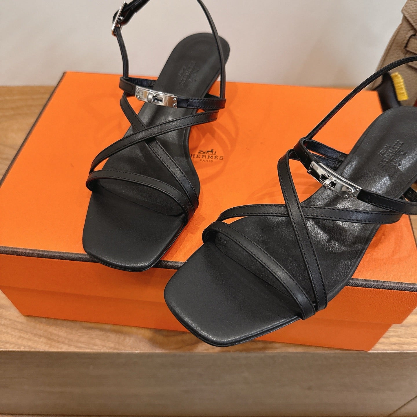 HM June Sandal Black in Cowhide 744051