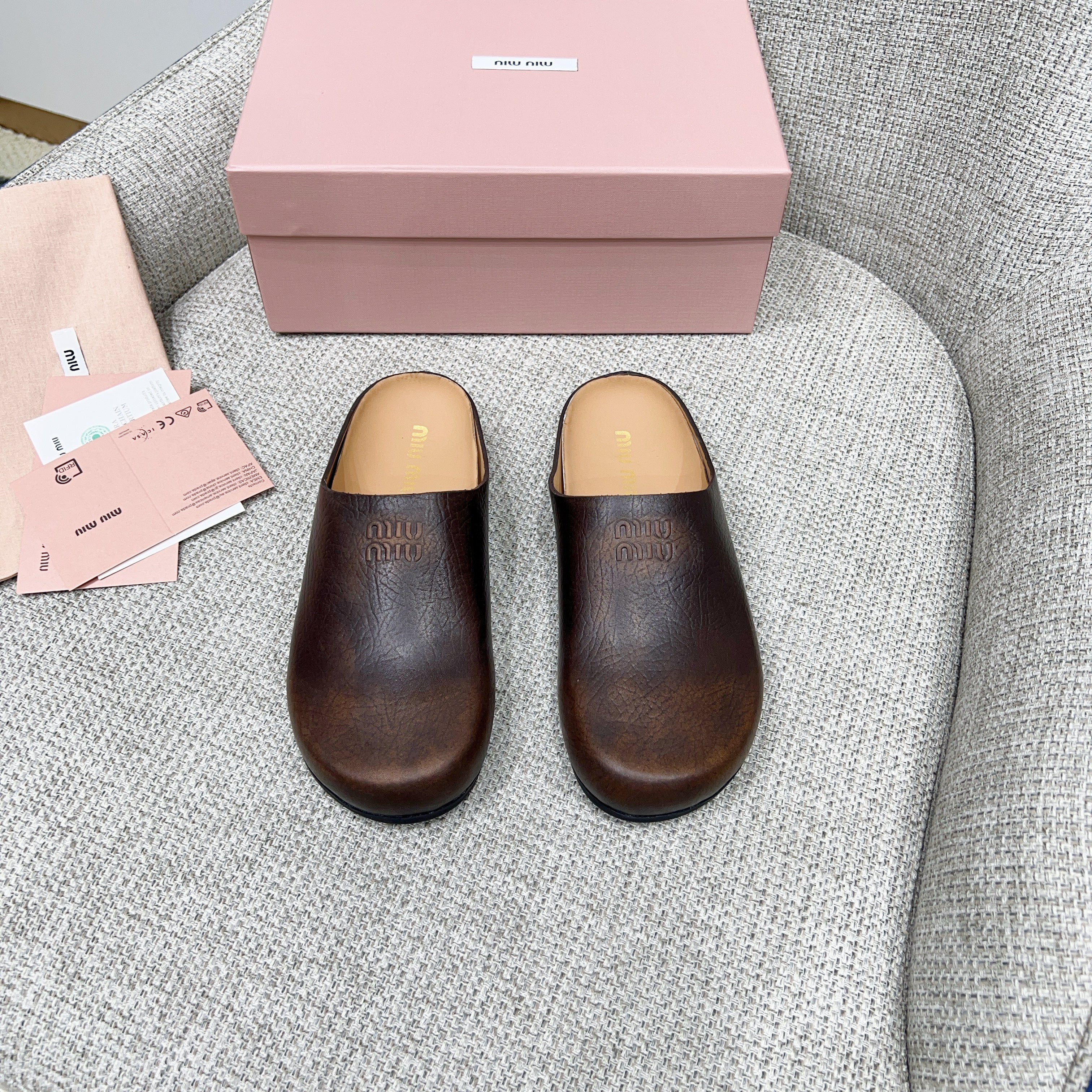 Miu 26 Mules Dark Brown in Cowhide 747402