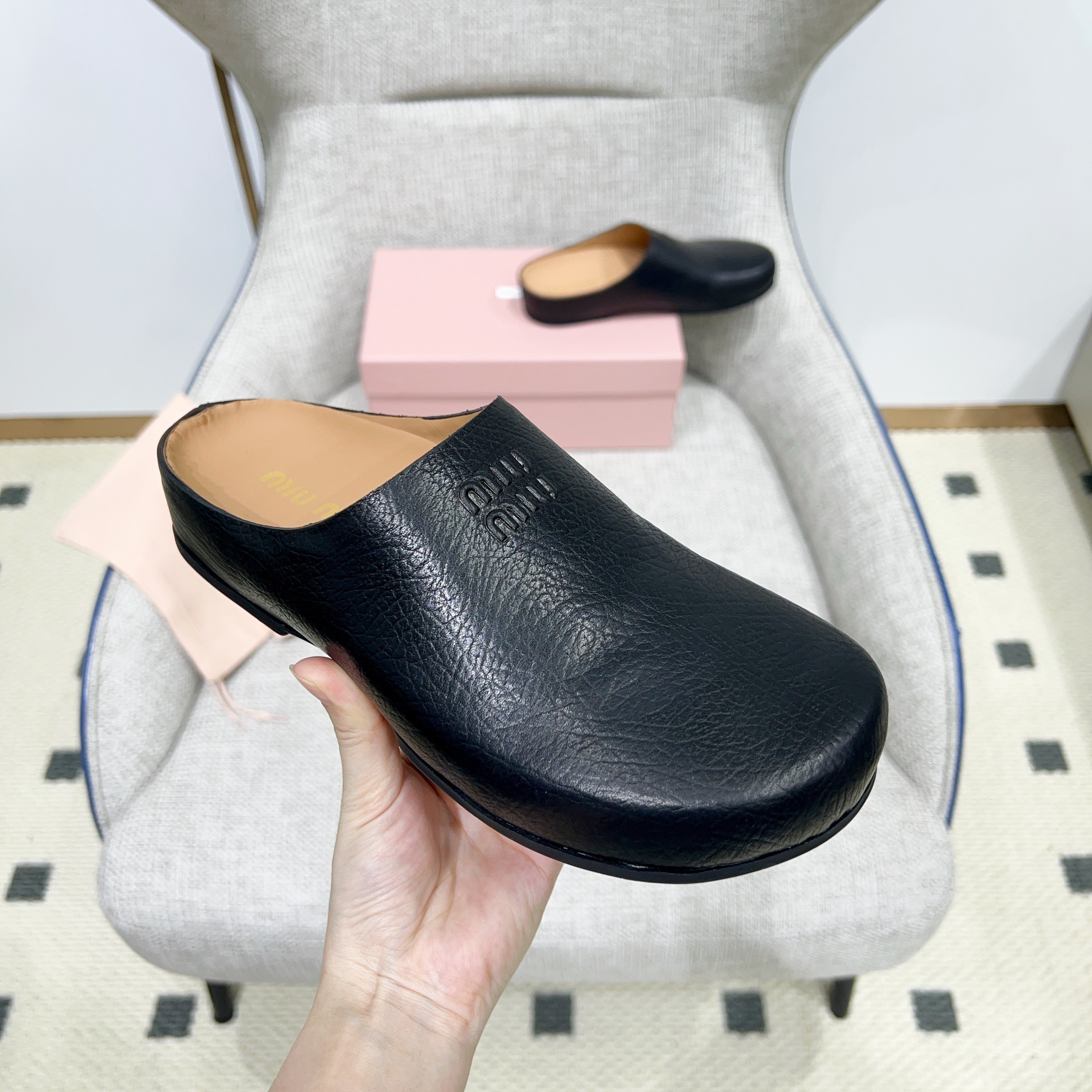 Miu 26 Mules Black in Cowhide 747403