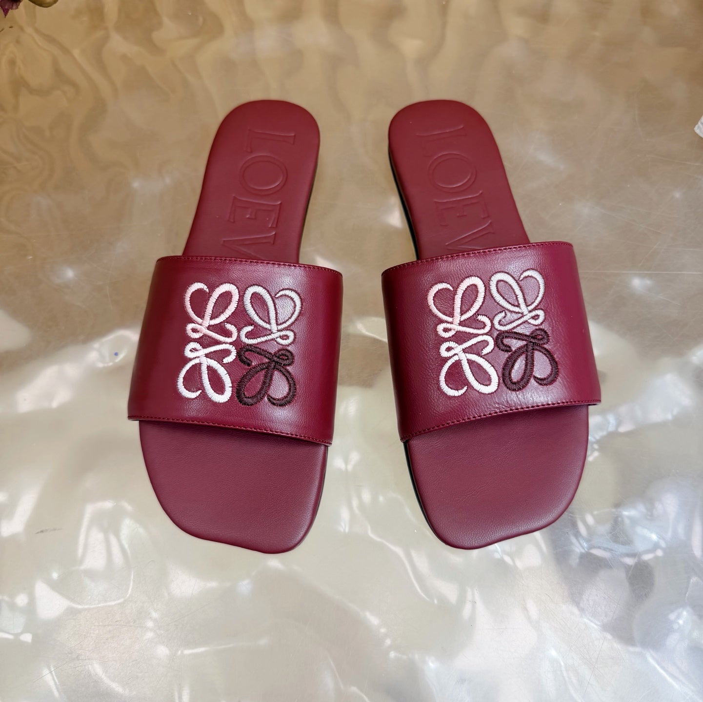 Loew Sandal Burgundy in Sheepskin 749333