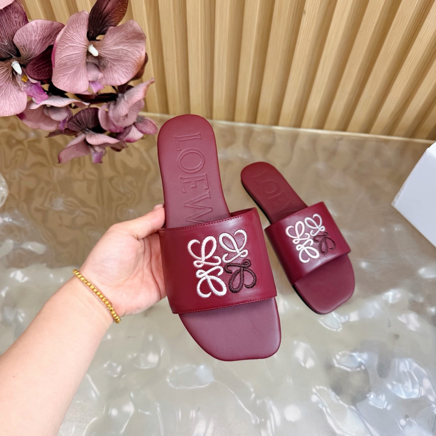 Loew Sandal Burgundy in Sheepskin 749333