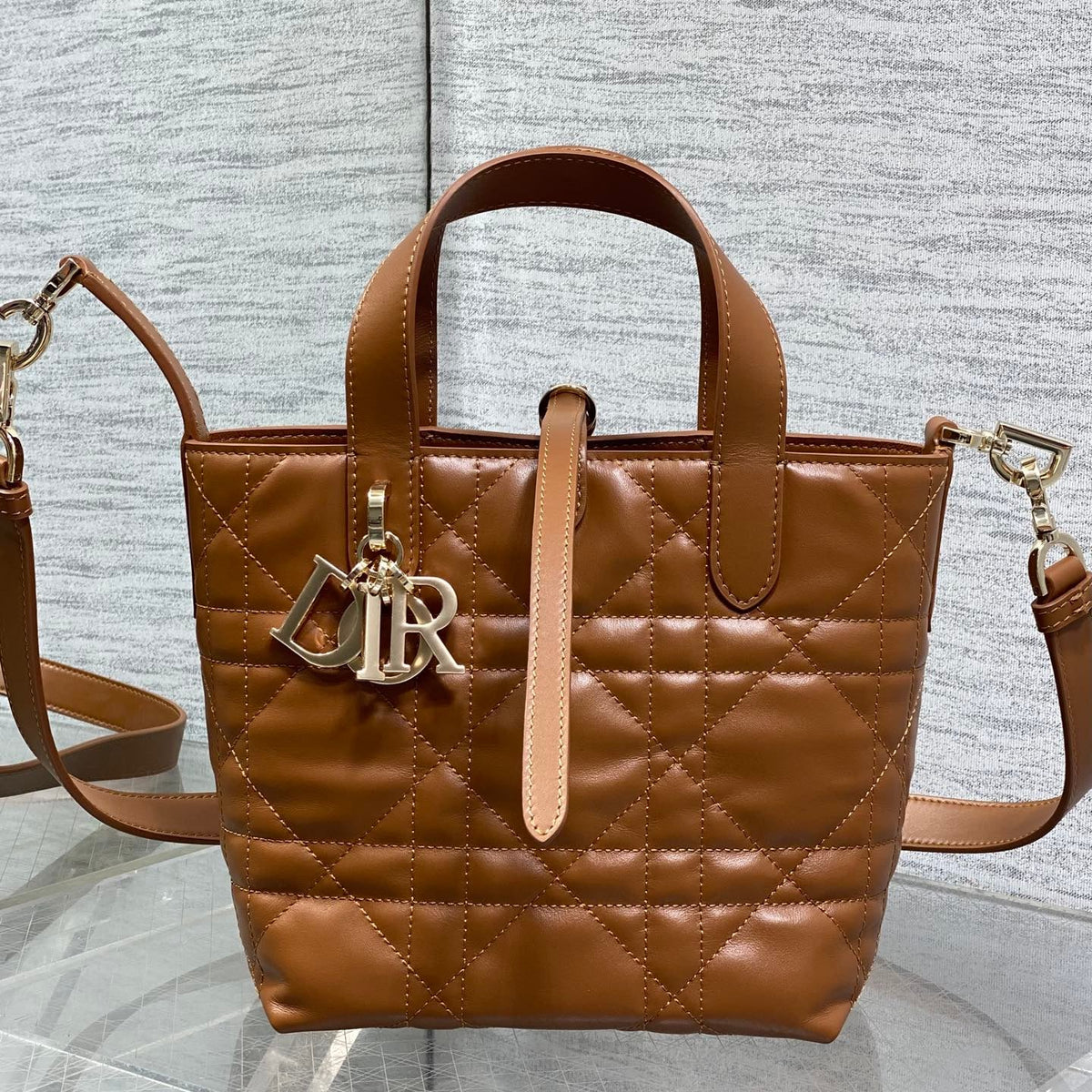 CD Toujours Vertical 18cm Brown in Cowhide 286402