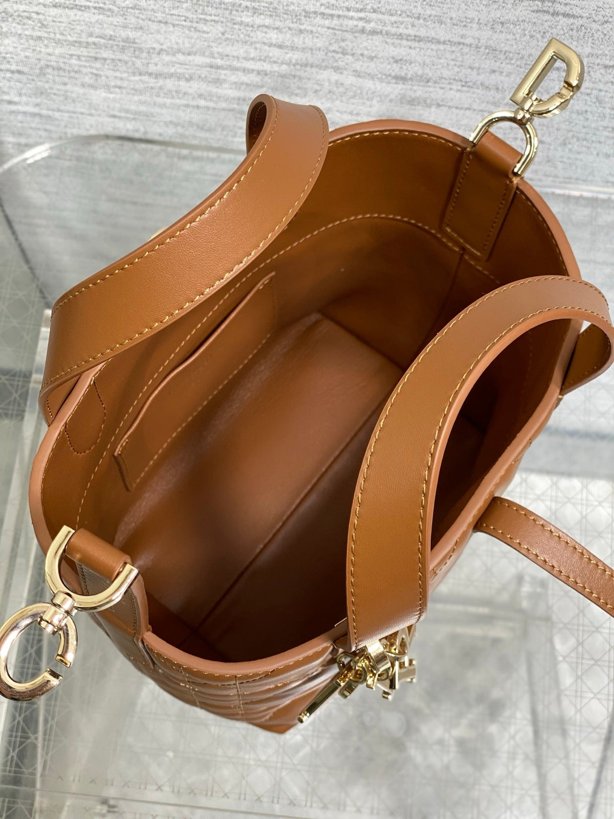 CD Toujours Vertical 18cm Brown in Cowhide 286402