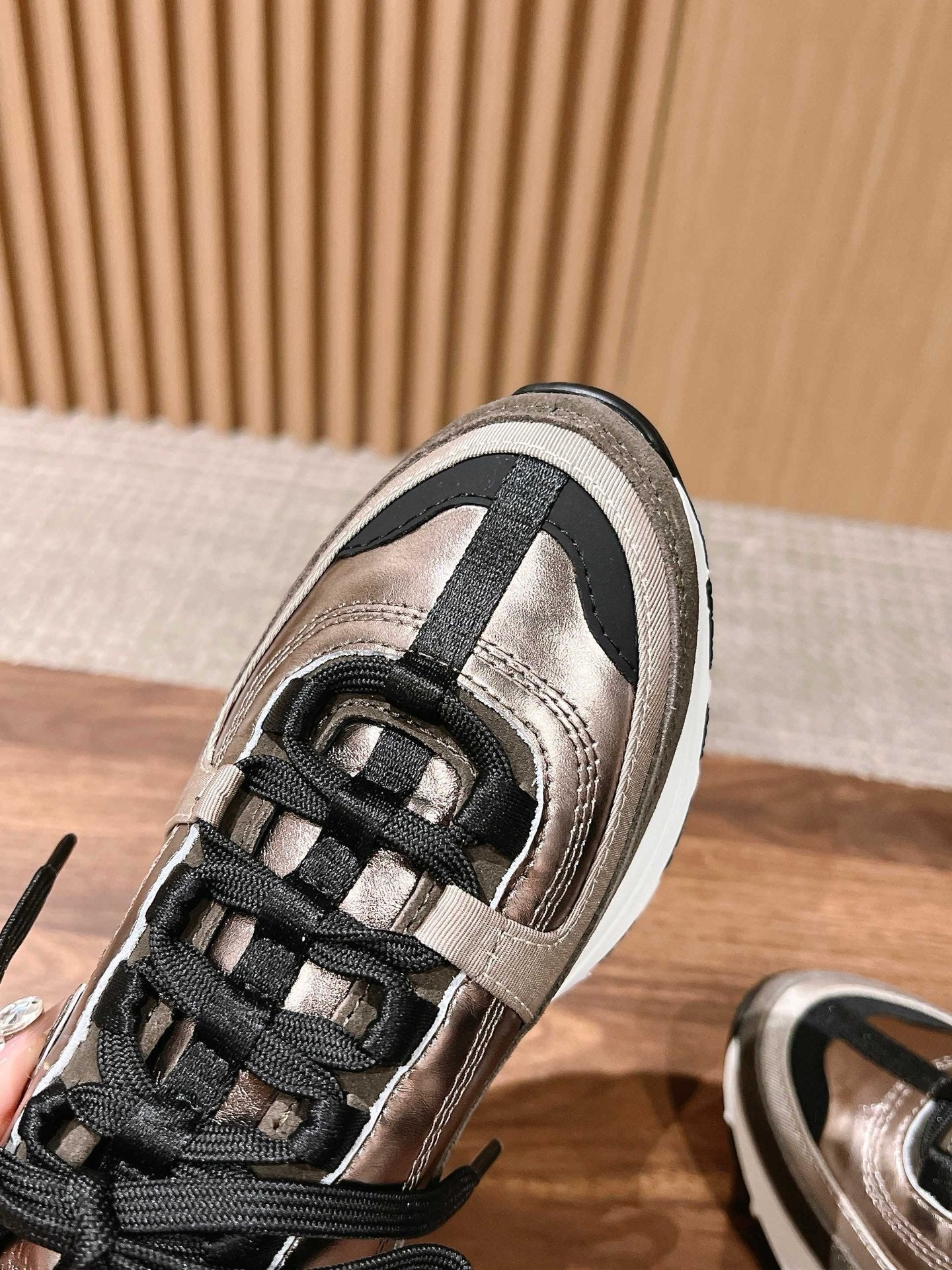 CC Sneaker Brown Metallic in Leather 753926