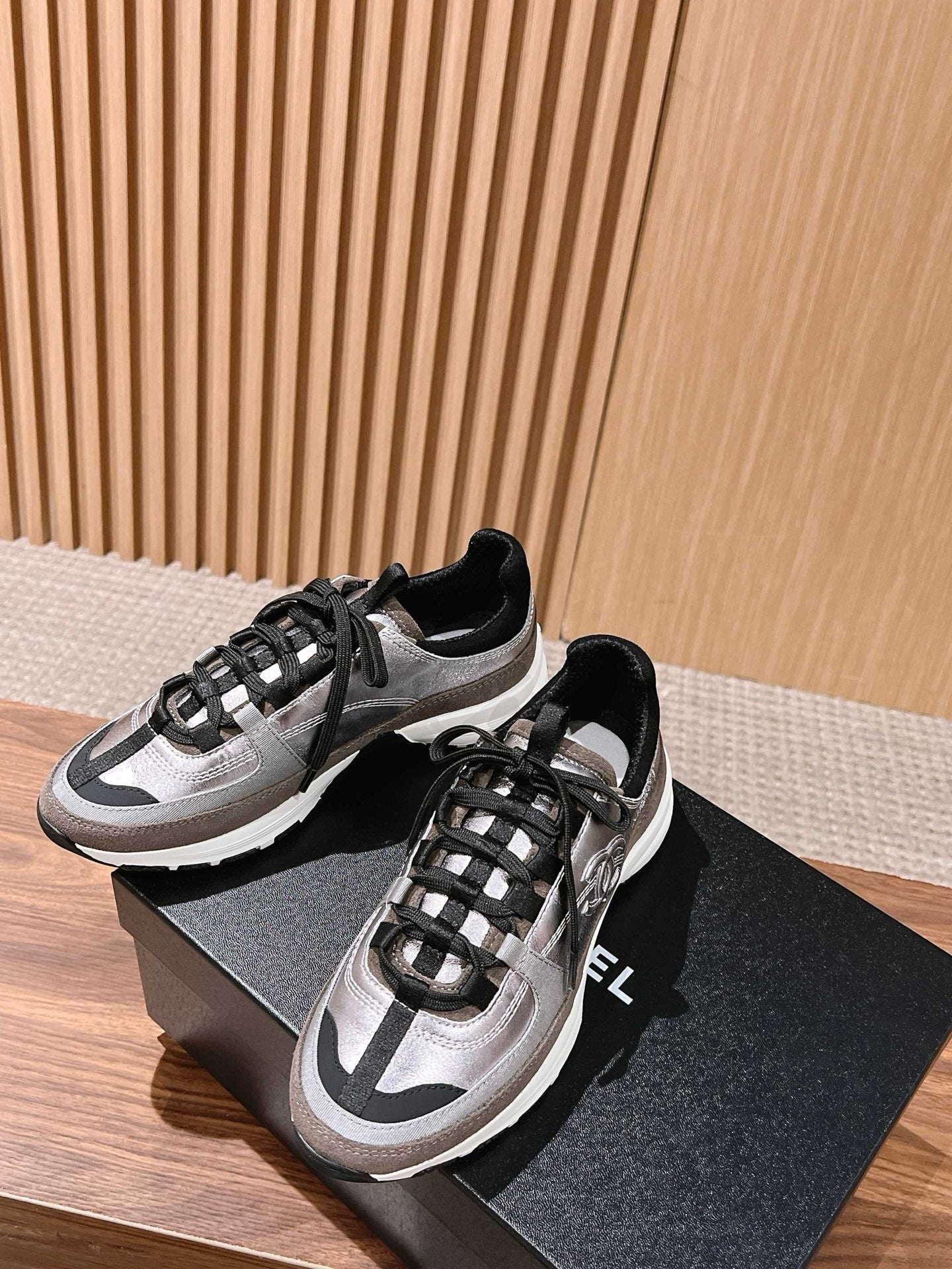 CC Sneaker Silver Metallic Brown in Leather 753925