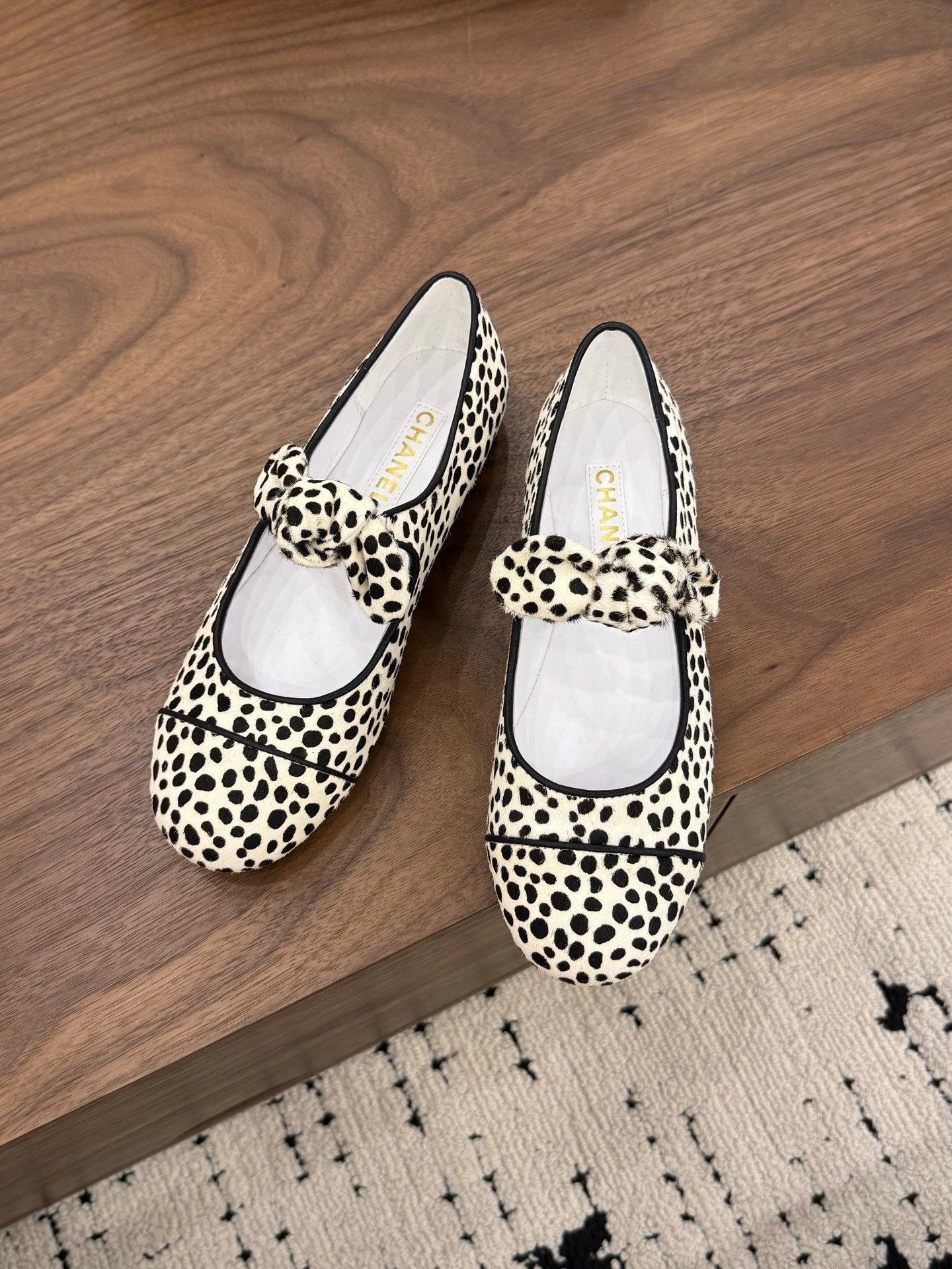 CC 26 Polka Dot Mary Janes White Black in Horsehair 756092