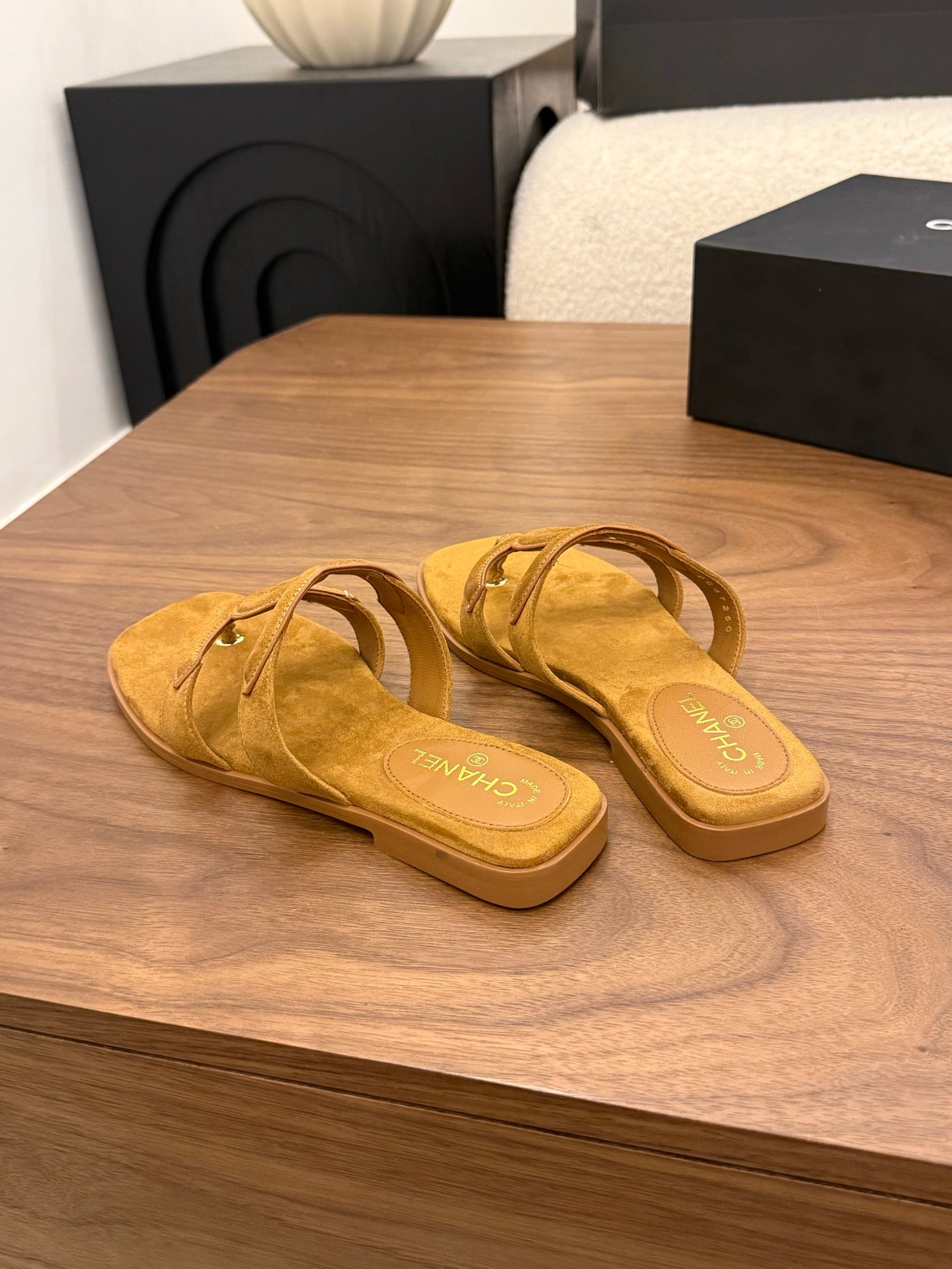 CC 26 Sandal Brown in Velvet 748532