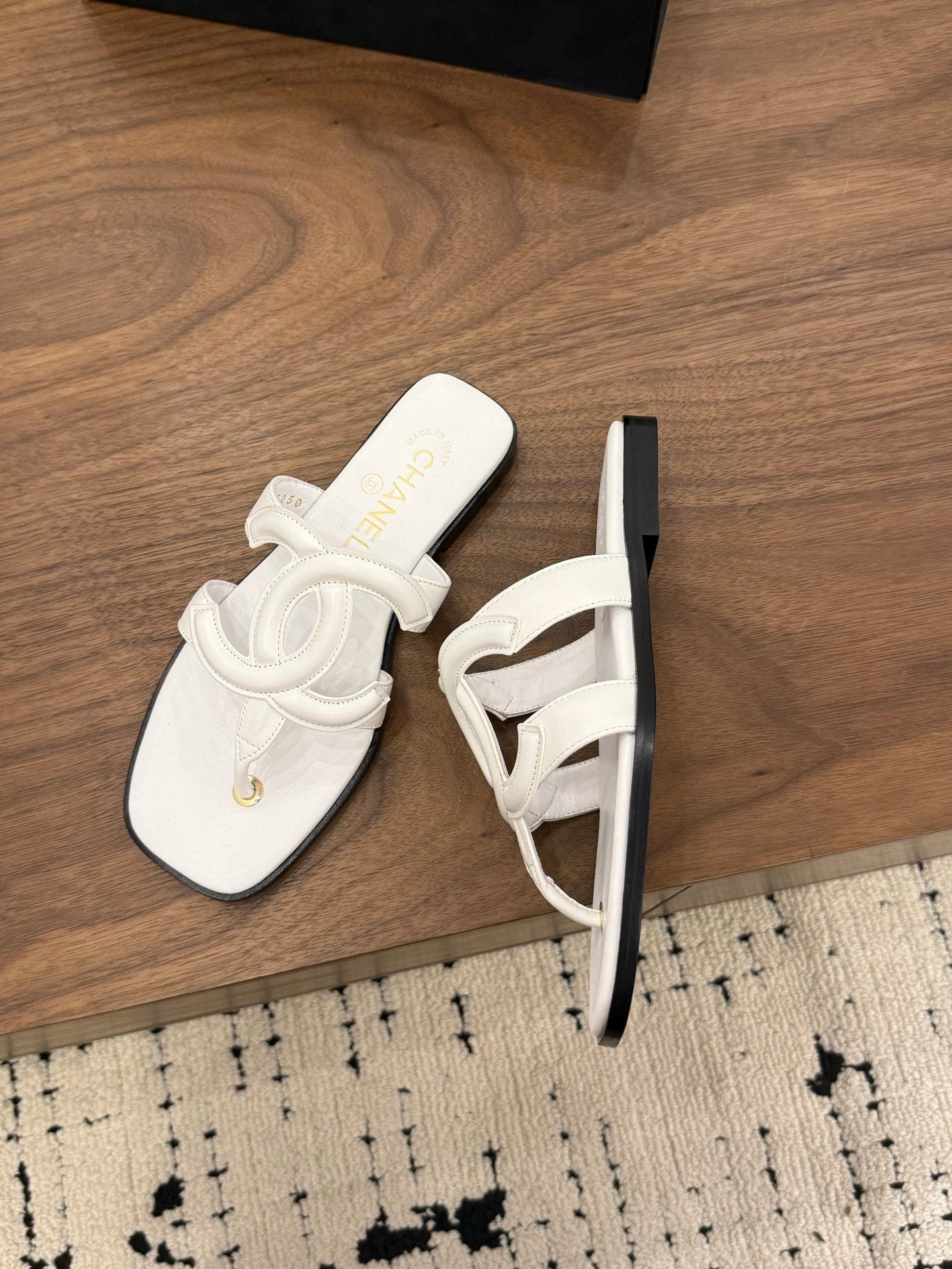 CC 26 Sandal White in Cowhide 748530