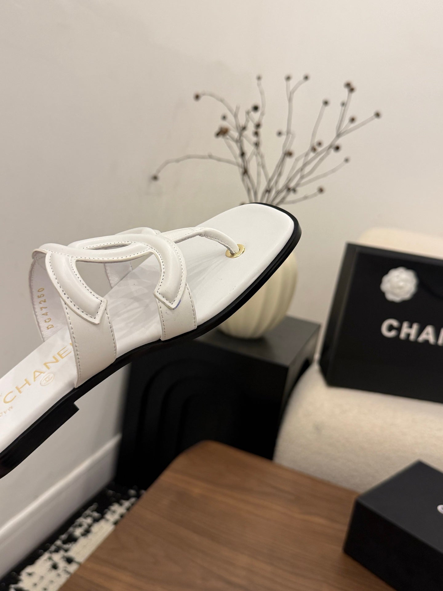 CC 26 Sandal White in Cowhide 748530