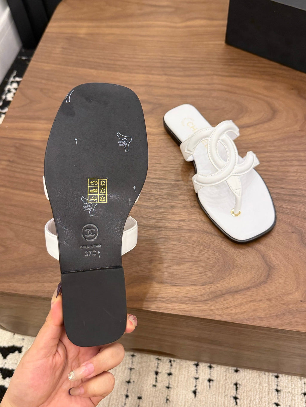 CC 26 Sandal White in Cowhide 748530