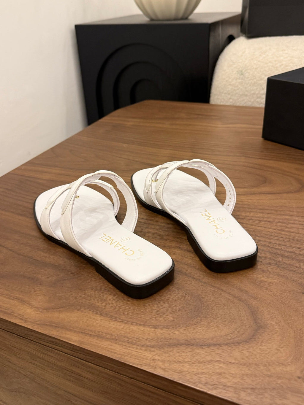 CC 26 Sandal White in Cowhide 748530