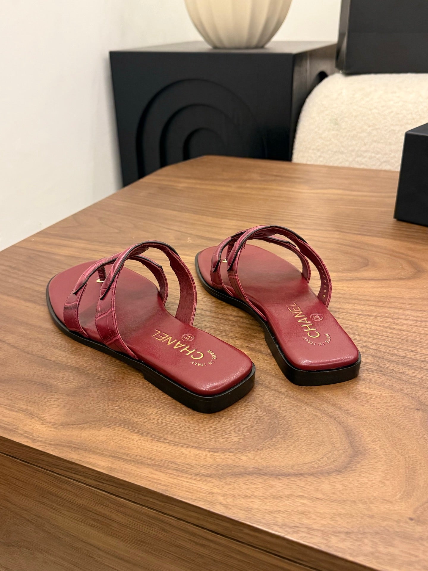 CC 26 Sandal Burgundy in Cowhide 748527