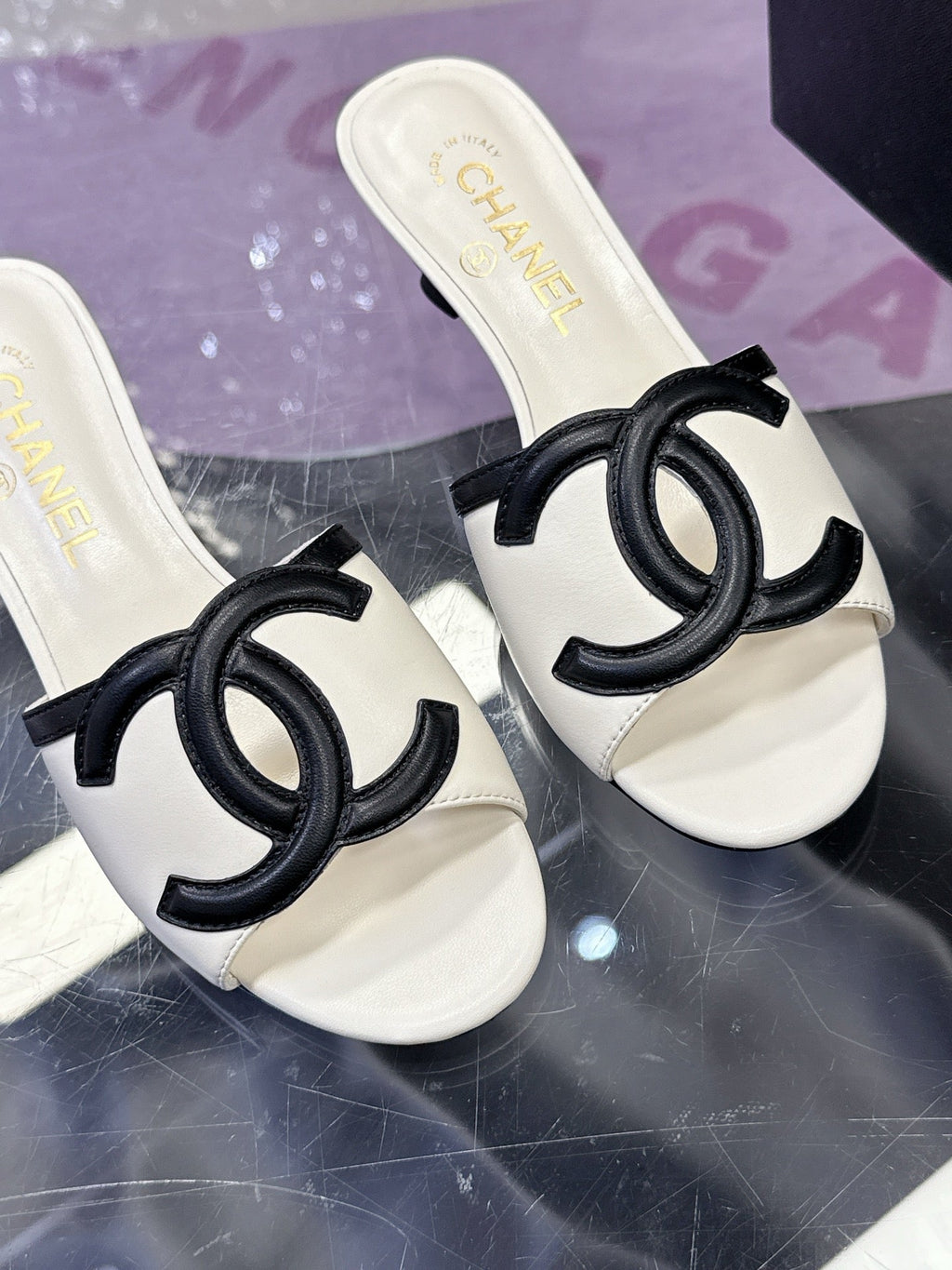 CC Double C Logo Kitten Heel 25mm Sandals White in Leather 757850
