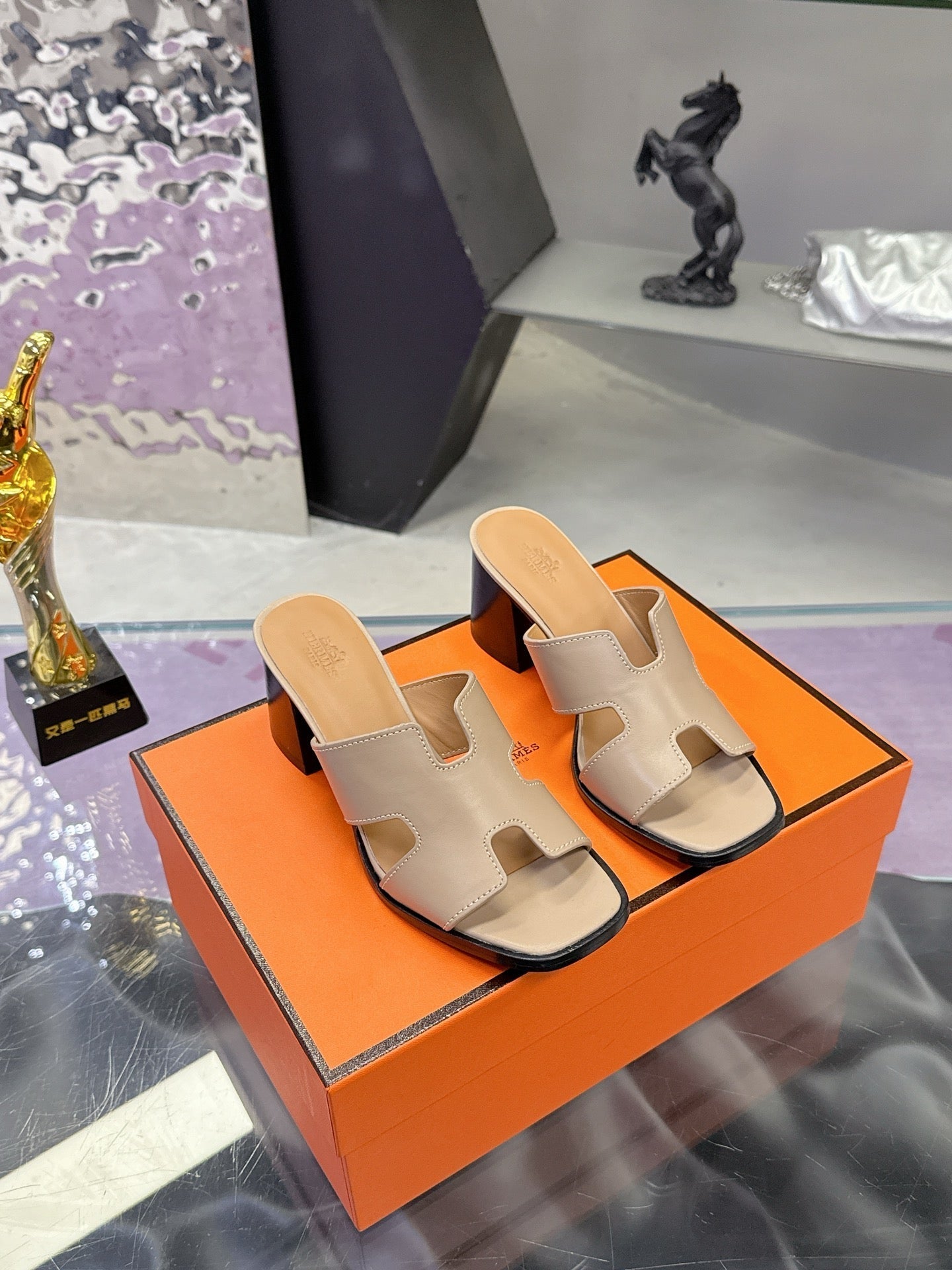 HM Sandal 90mm Beige in Cowhide 757943