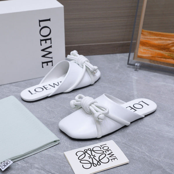 Loew 26 Knotted Closed-Toe Flat Mules White in Lambskin 759432